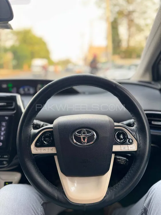 Toyota Prius 2017 for Sale in Lahore Toyota Prius 2017 for Sale in Lahore Image-3