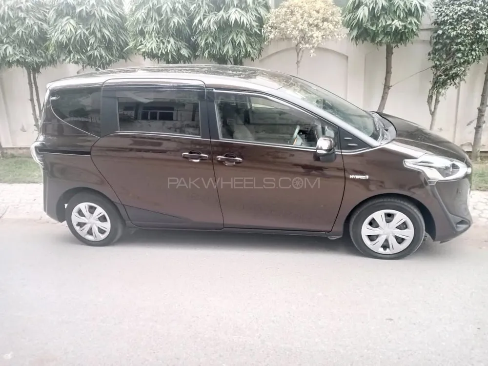 Toyota Sienta 2018 for Sale in Lahore Image-1