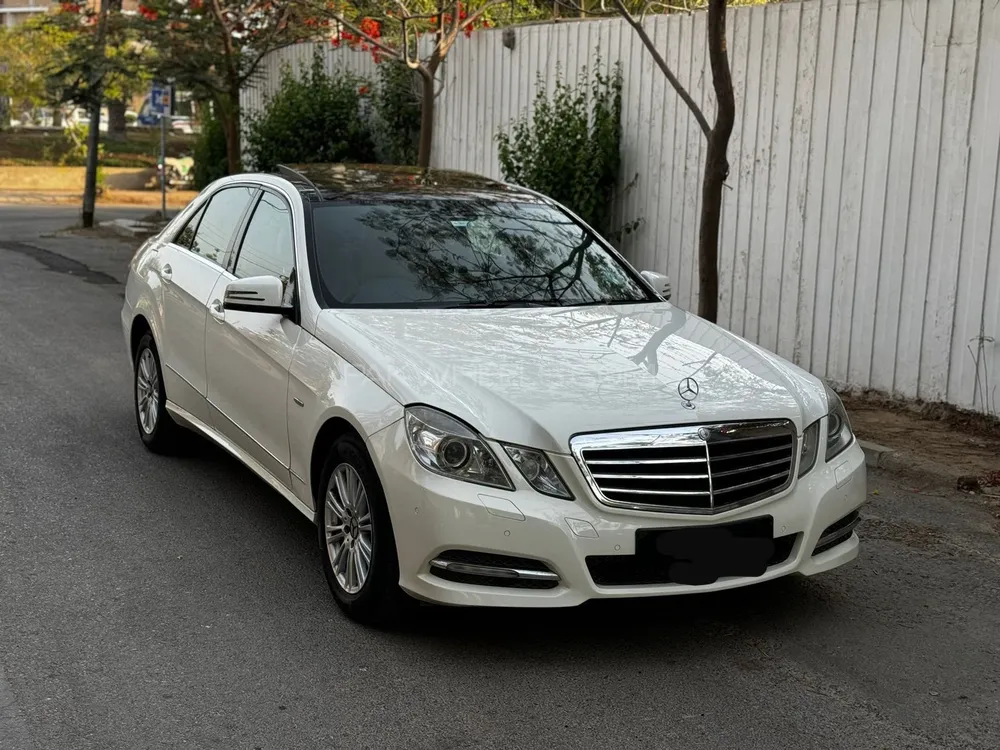 Mercedes Benz E Class 2011 for Sale in Karachi Image-1
