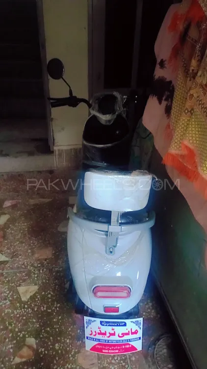 Super Star Scooty EV 2025 for Sale Image-1