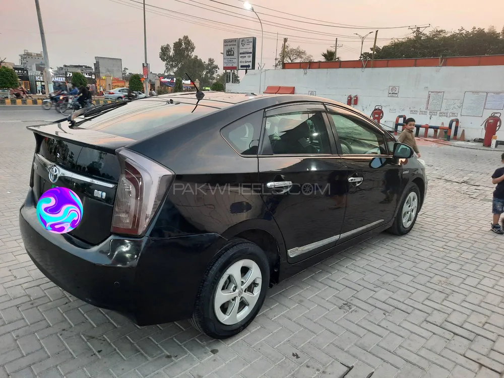 Toyota Prius 2013 for Sale in Sialkot Image-1