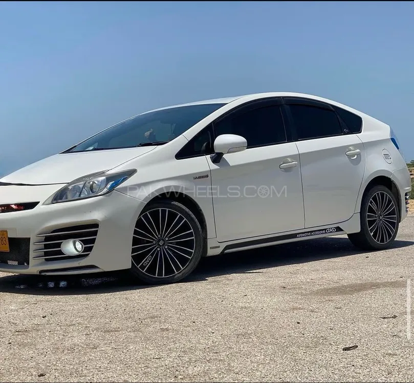 Toyota Prius 2013 for Sale in Karachi Image-1