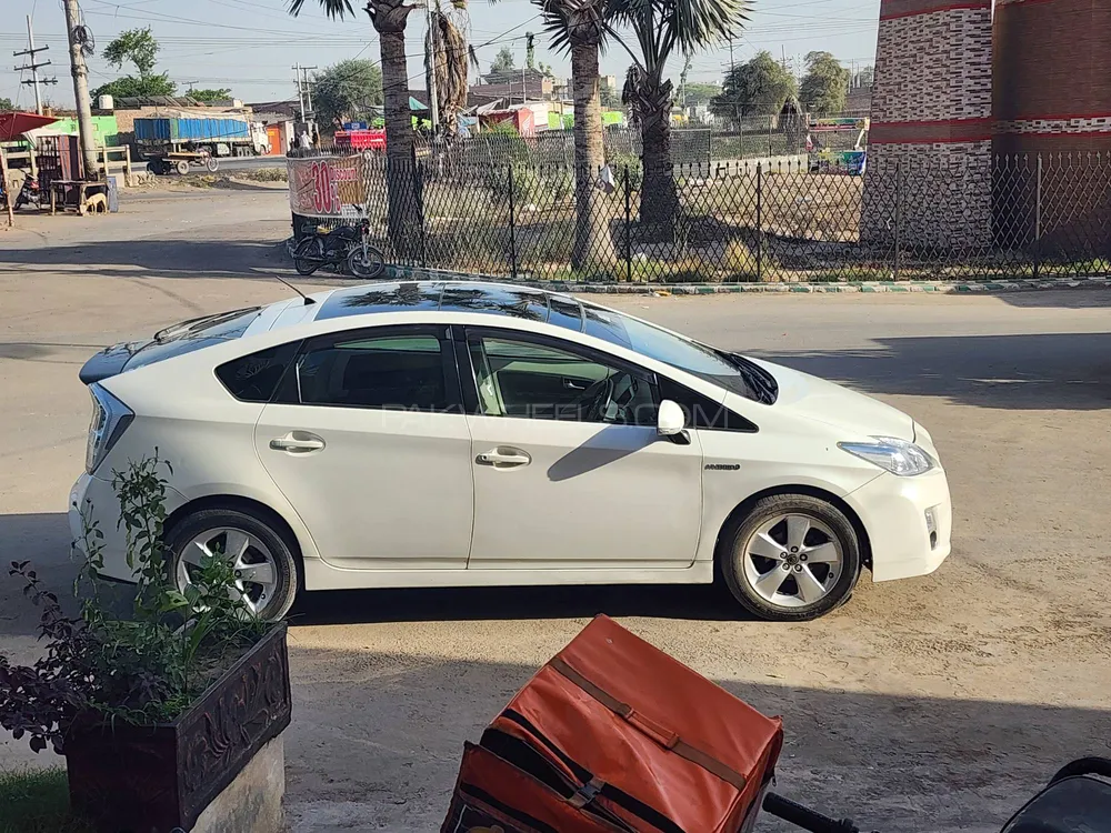 Toyota Prius 2014 for Sale in Multan Image-1