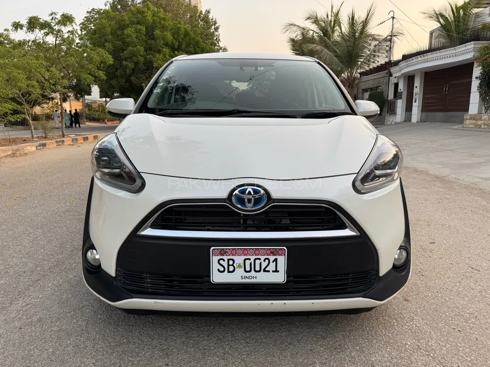 Toyota Sienta 2018 for Sale in Karachi Image-1