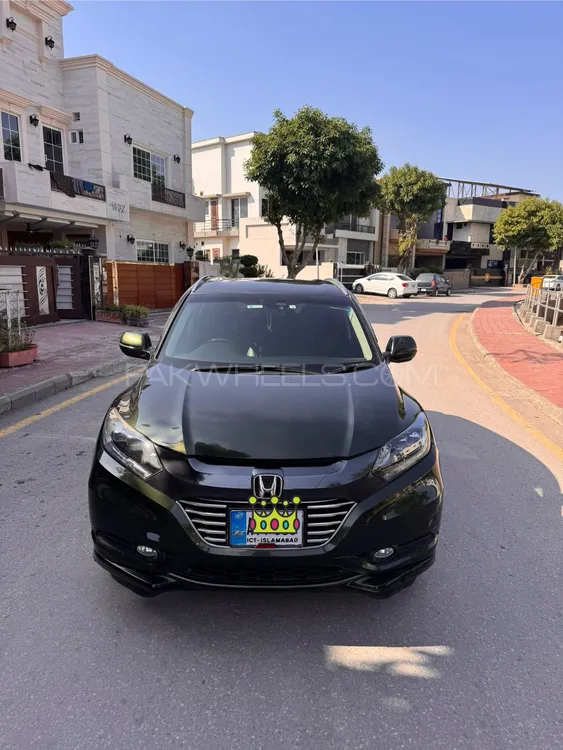Honda Vezel 2016 for Sale in Islamabad Image-1