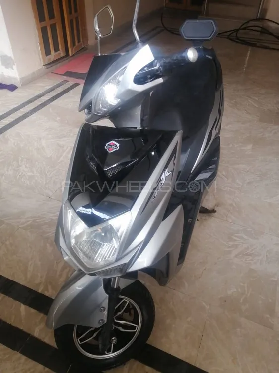 Lectrix Scooty 2024 for Sale Image-1