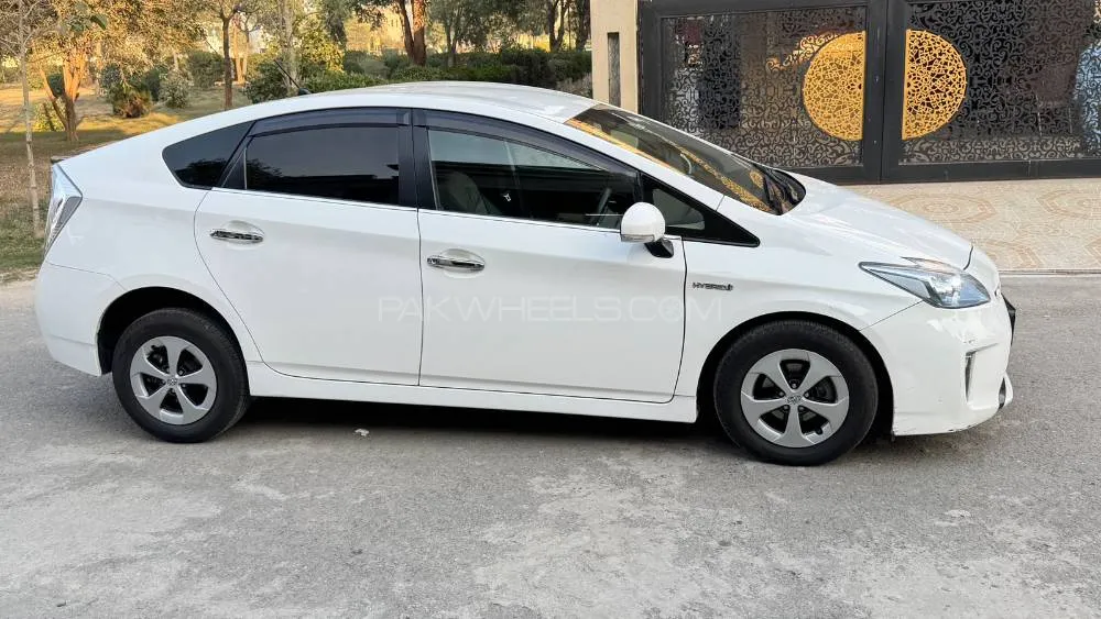 Toyota Prius 2015 for Sale in Faisalabad Image-1
