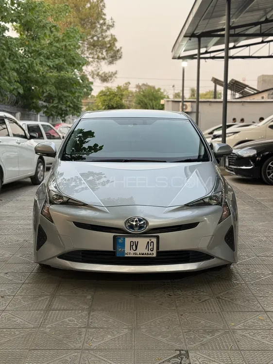 Toyota Prius 2017 for Sale in Islamabad Image-1