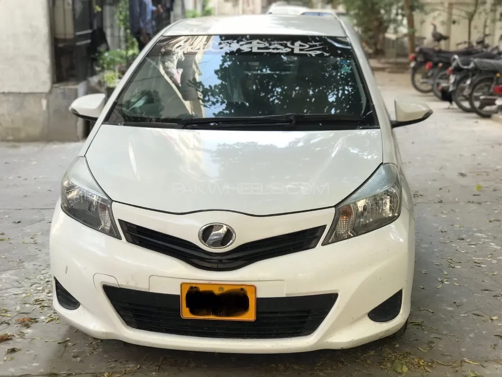 Toyota Vitz 2013 for Sale in Karachi Image-1