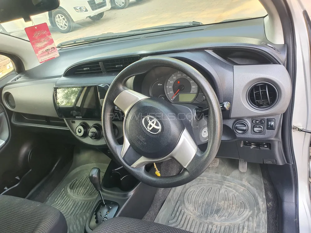Toyota Vitz 2014 for Sale in Sahiwal Image-1