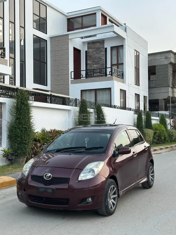 Toyota Vitz 2010 for Sale in Karachi Image-1