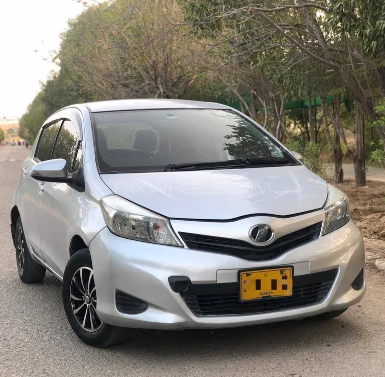Toyota Vitz 2013 for Sale in Karachi Image-1