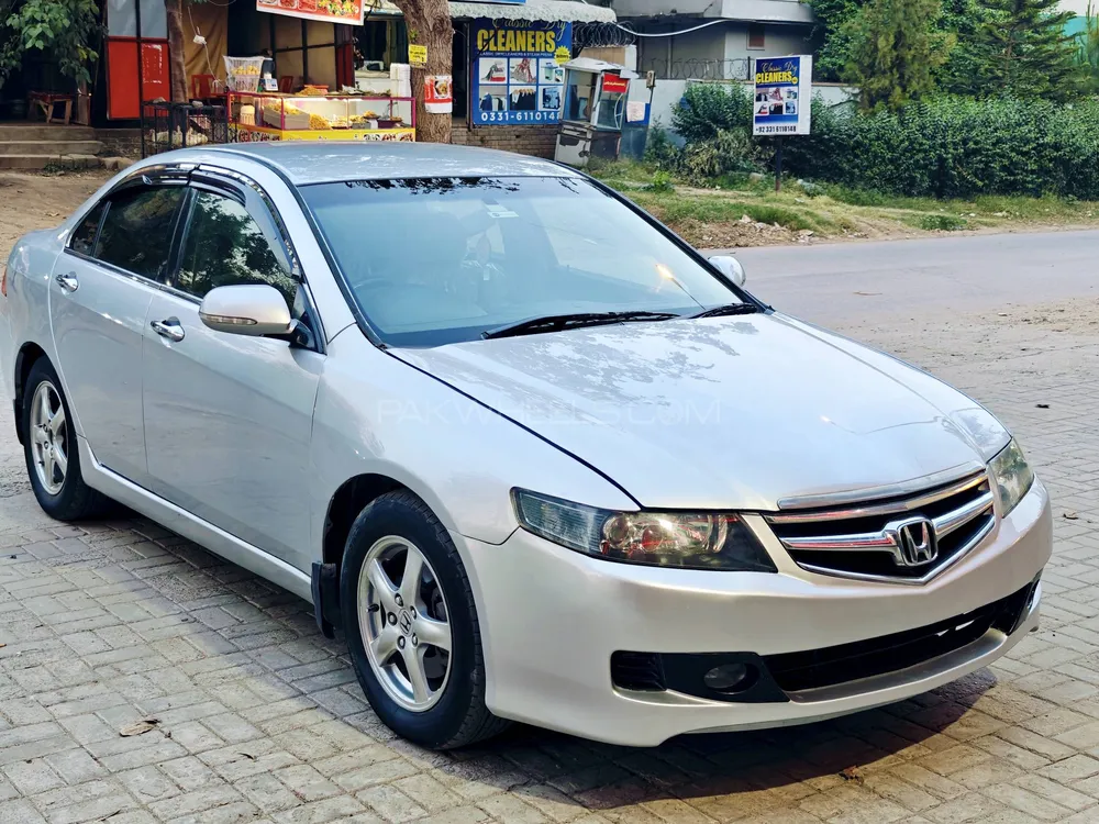Honda Accord 2004 for Sale in Islamabad Image-1