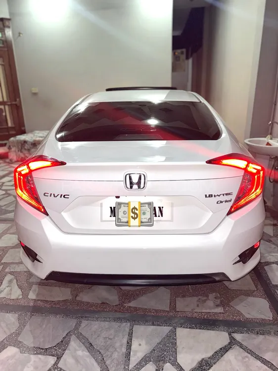 Honda Civic 2018 for Sale in Peshawar Image-1
