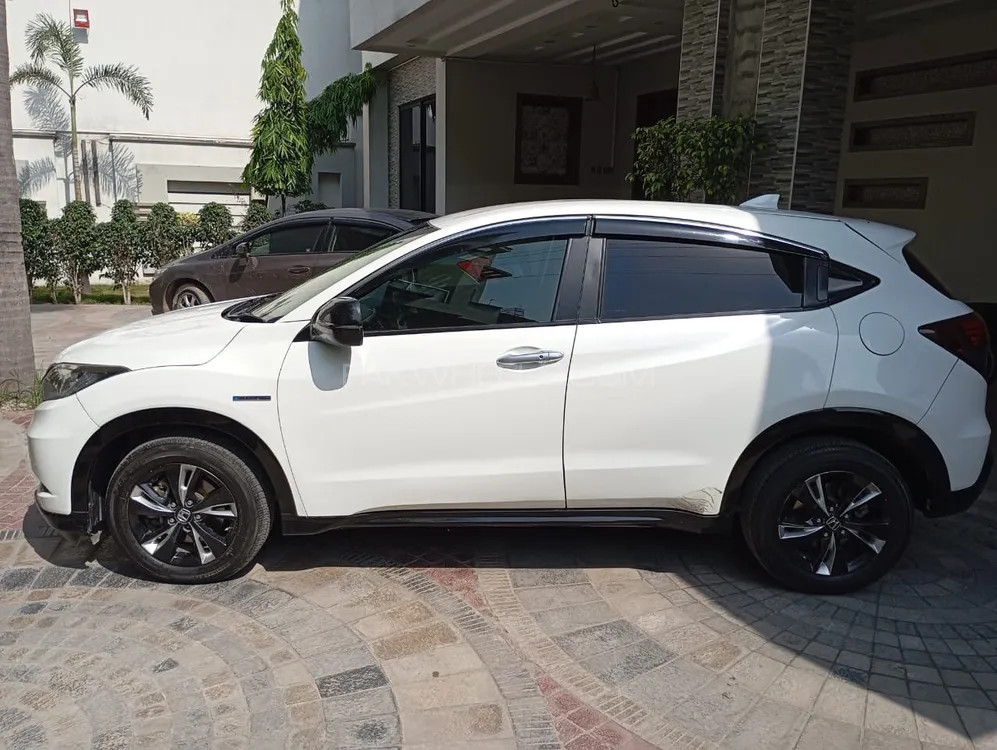 Honda Vezel 2013 for Sale in Lahore Image-1