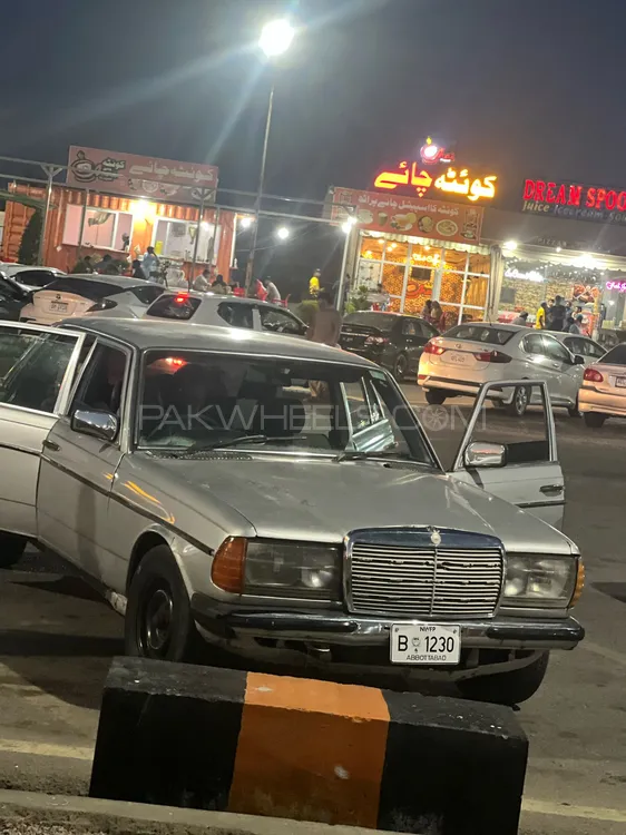 Mercedes Benz E Class 1982 for Sale in Abbottabad Image-1