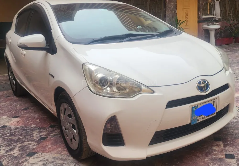 Toyota Aqua 2013 for Sale in Peshawar Image-1
