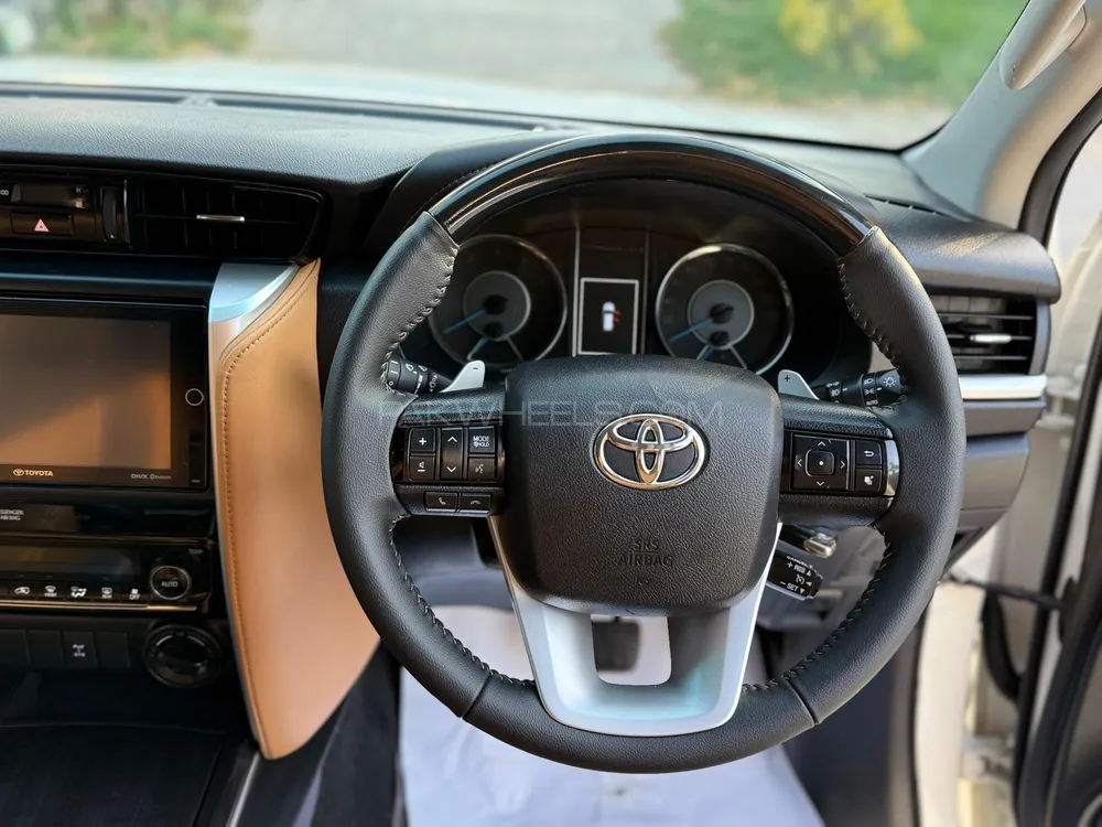 Toyota Fortuner 2017 for Sale in Lahore Image-1