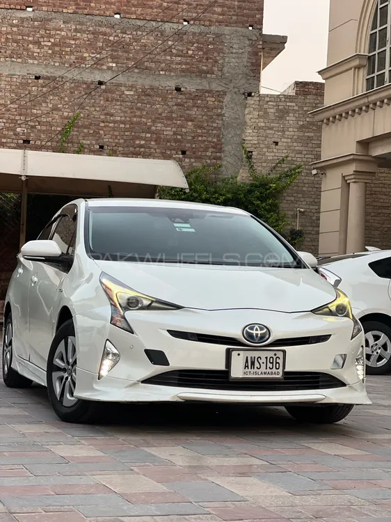 Toyota Prius 2017 for Sale in Lahore Image-1