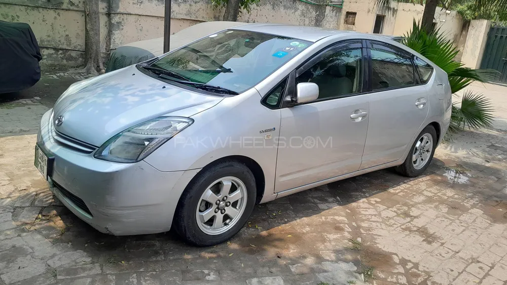 Toyota Prius 2010 for Sale in Lahore Image-1
