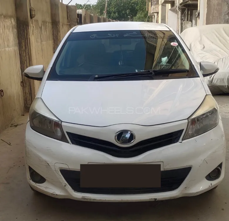Toyota Vitz 2013 for Sale in Karachi Image-1