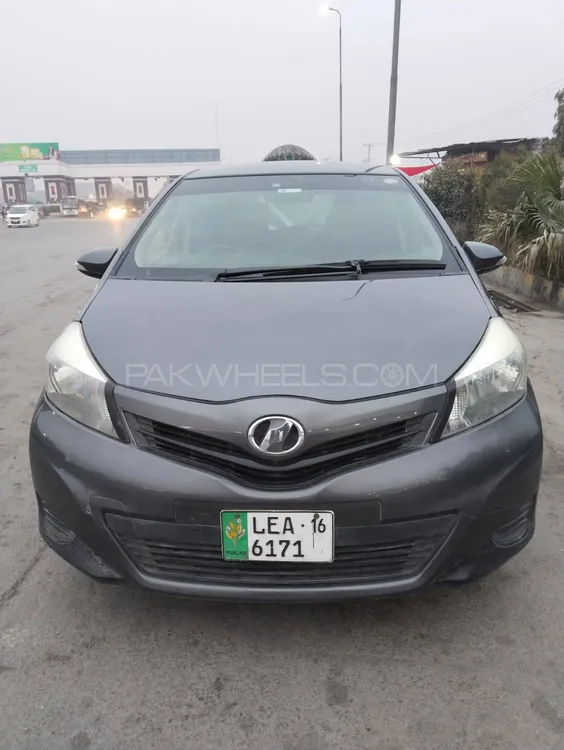 Toyota Vitz 2013 for Sale in Faisalabad Image-1