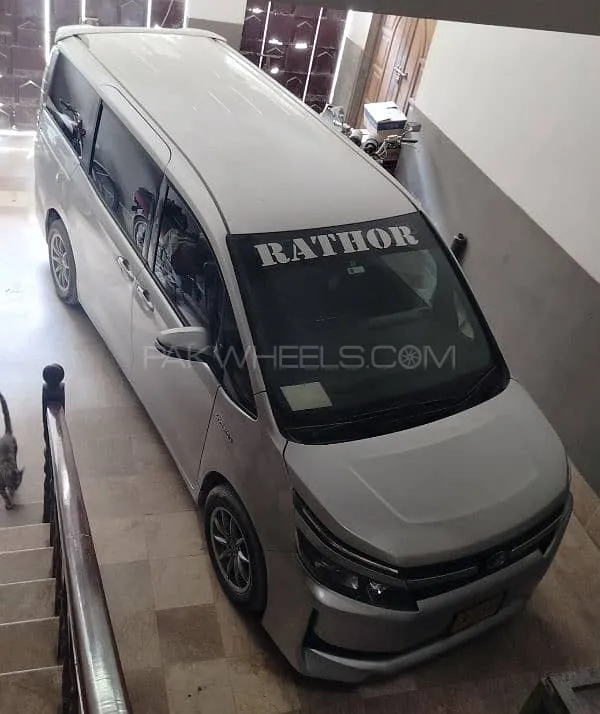 Toyota Voxy 2015 for Sale in Karachi Image-1