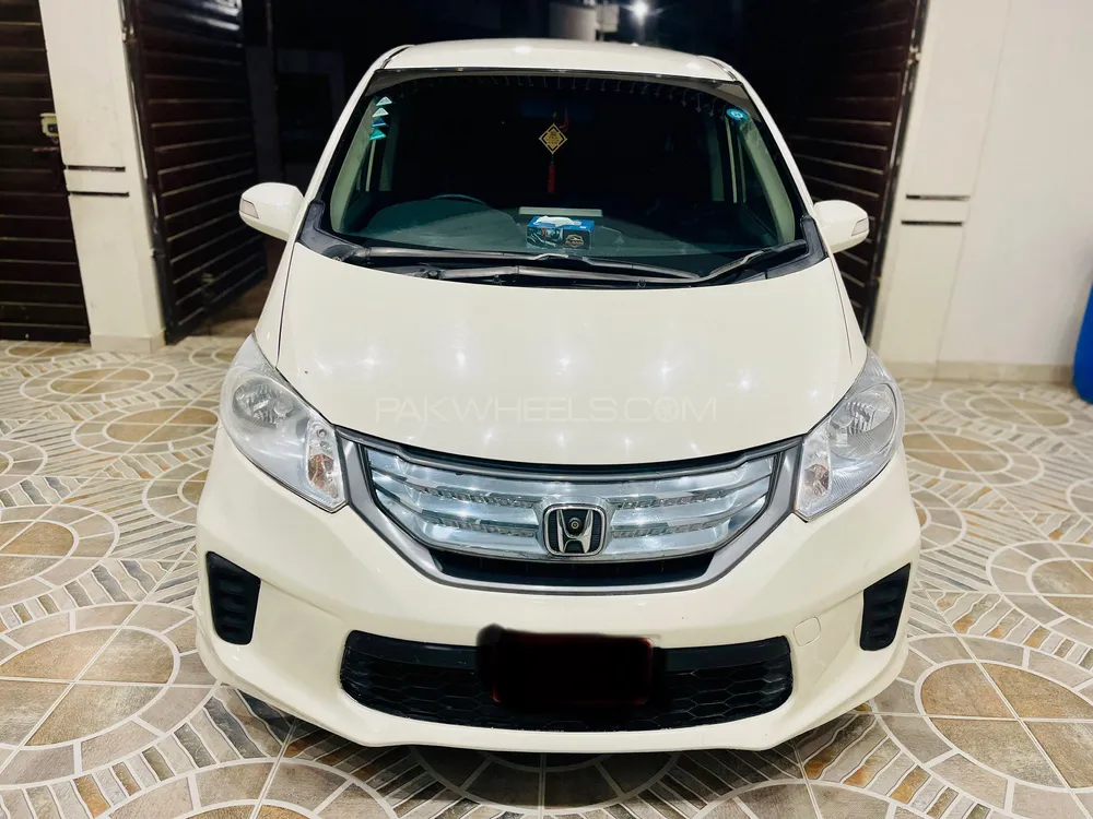 Honda Freed 2012 for Sale in Karachi Image-1