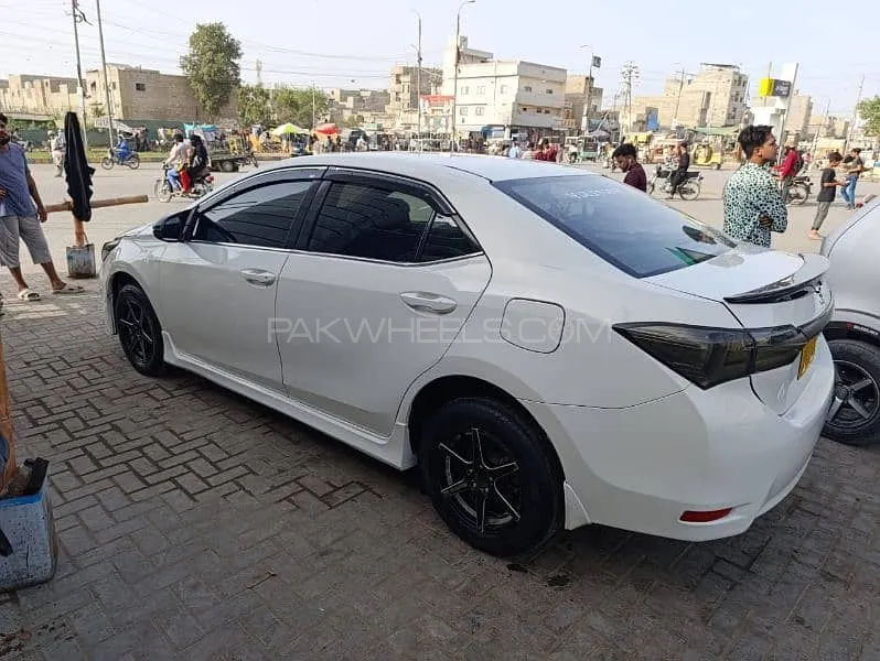 Toyota Corolla 2016 for Sale in Karachi Image-1