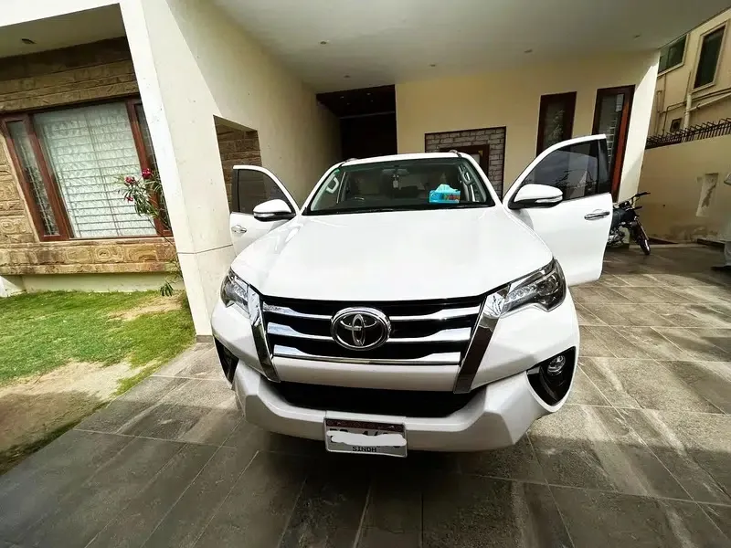 Toyota Fortuner 2017 for Sale in Karachi Image-1
