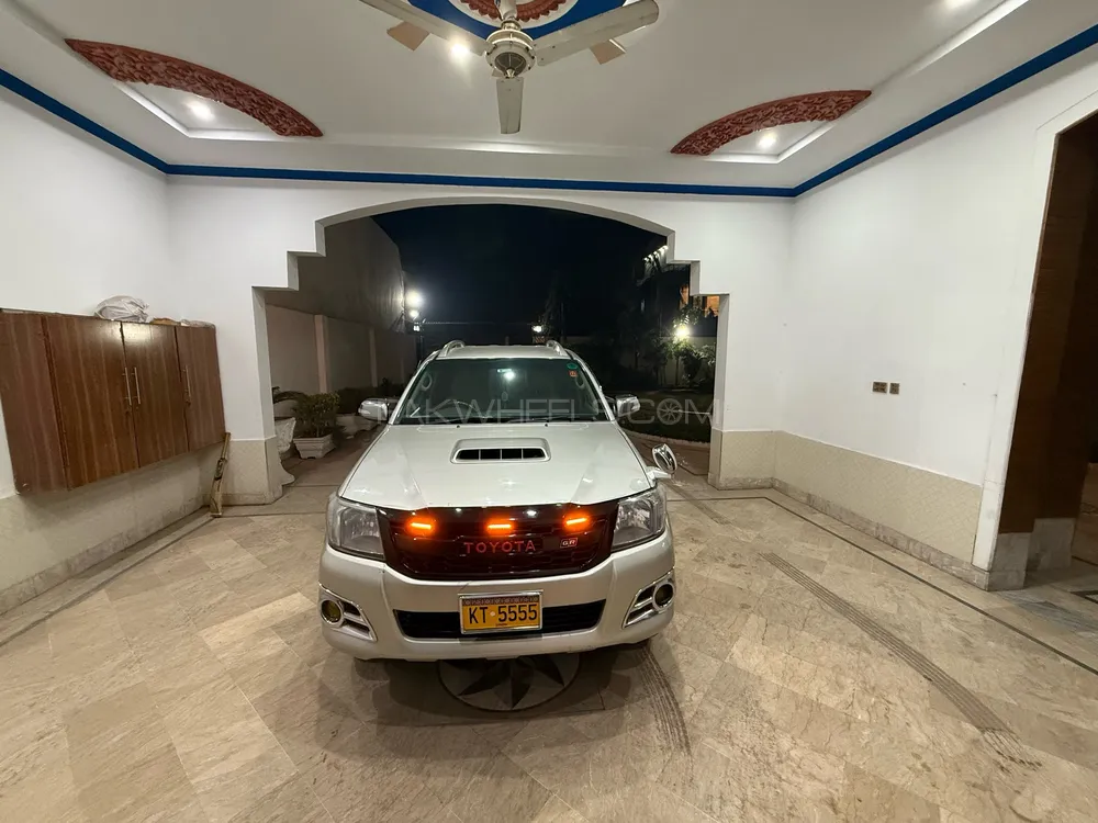 Toyota Hilux 2010 for Sale in Sheikhupura Image-1