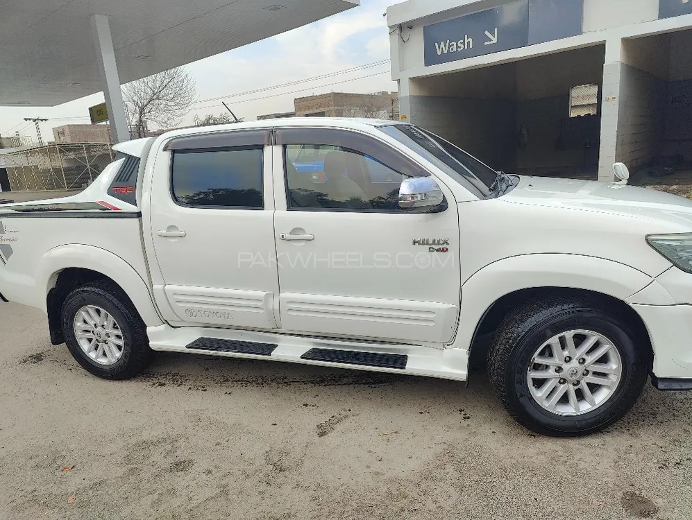 Toyota Hilux 2015 for Sale in Peshawar Image-1
