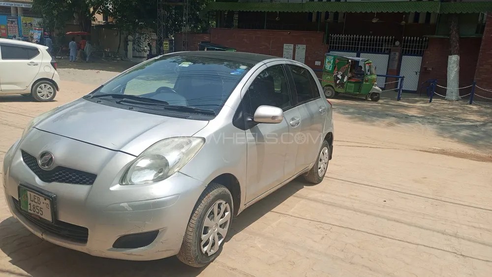 Toyota Vitz 2009 for Sale in Lahore Image-1