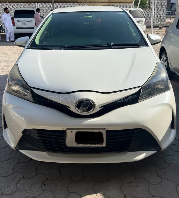Toyota Vitz 2015 for Sale in Chakwal Image-1