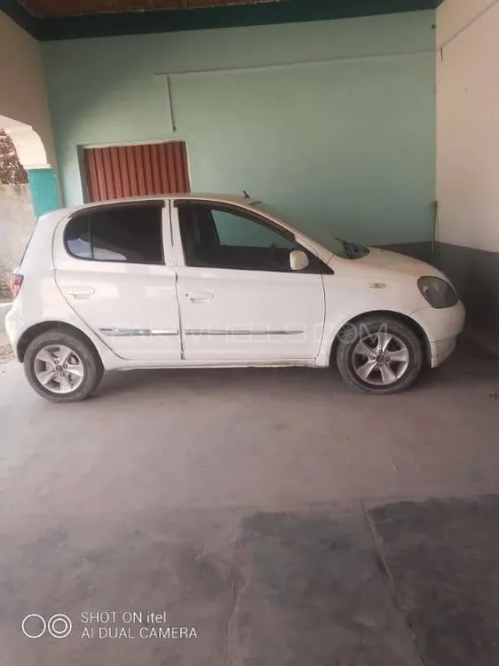 Toyota Vitz 2000 for Sale in Karak Image-1