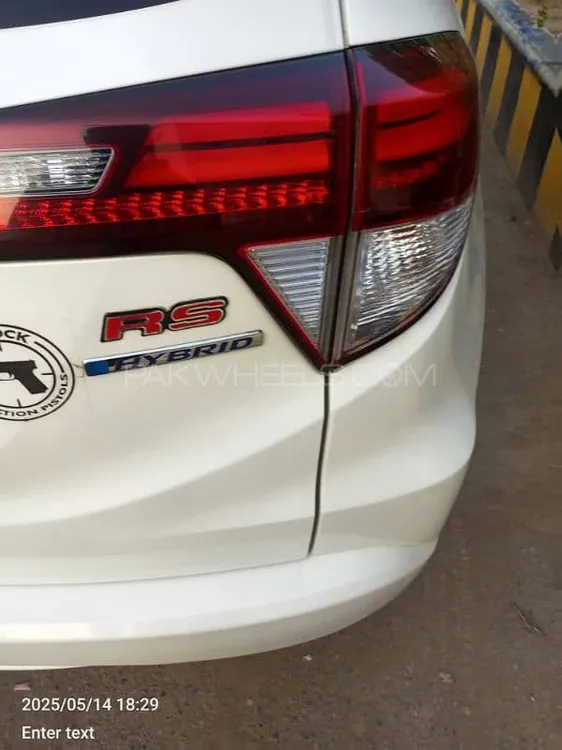 Honda Vezel 2015 for Sale in Karachi Image-1