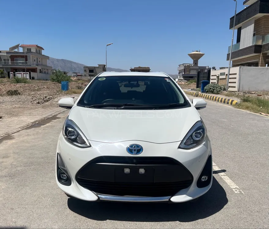 Toyota Aqua 2021 for Sale in Peshawar Image-1