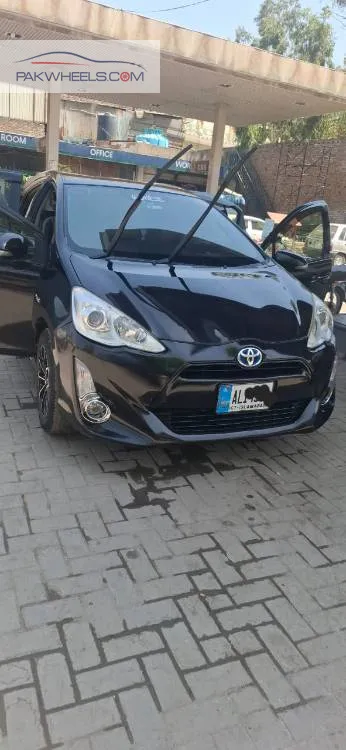 Toyota Aqua 2015 for Sale in Peshawar Image-1