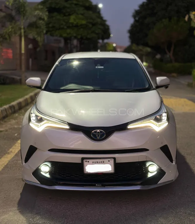 Toyota C-HR 2019 for Sale in Islamabad Image-1