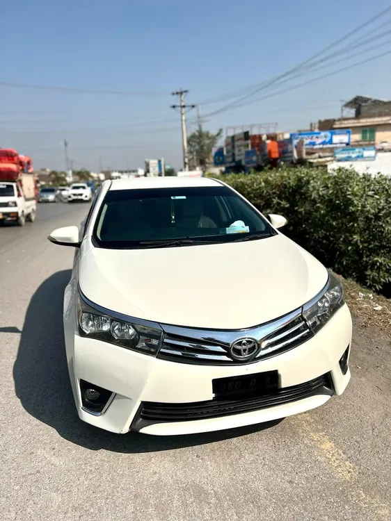 Toyota Corolla 2015 for Sale in Peshawar Image-1
