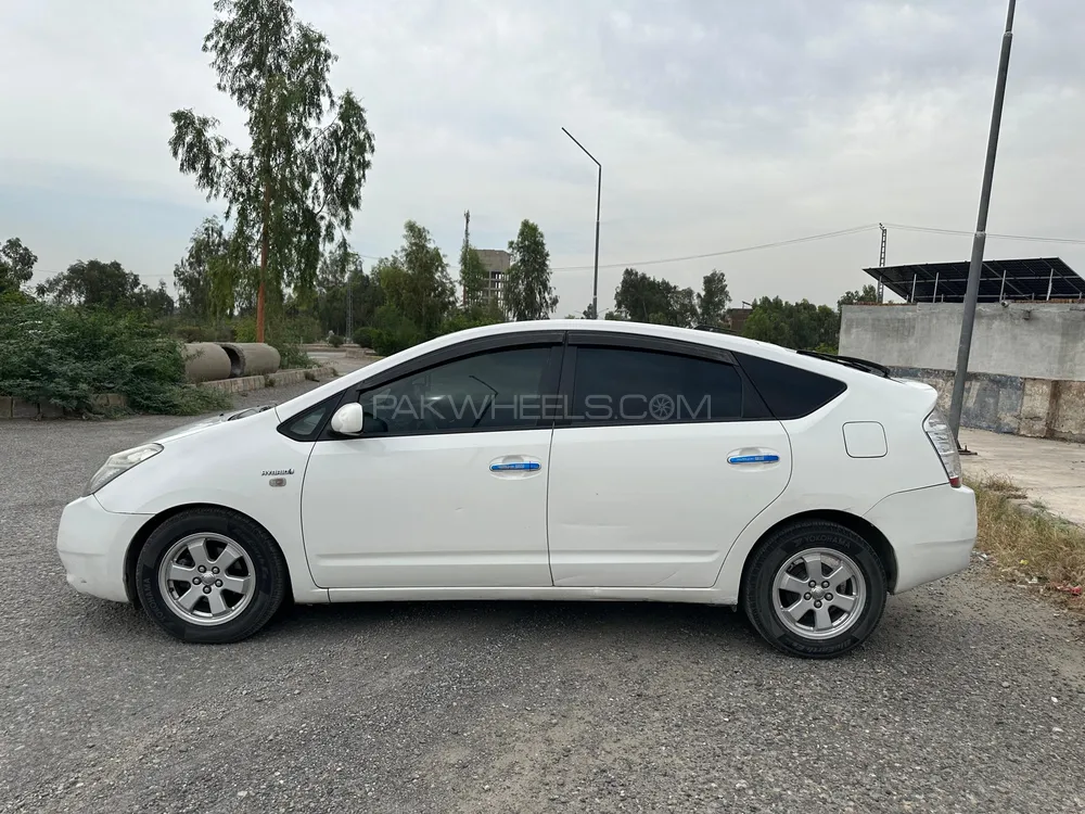 Toyota Prius 2010 for Sale in Peshawar Image-1
