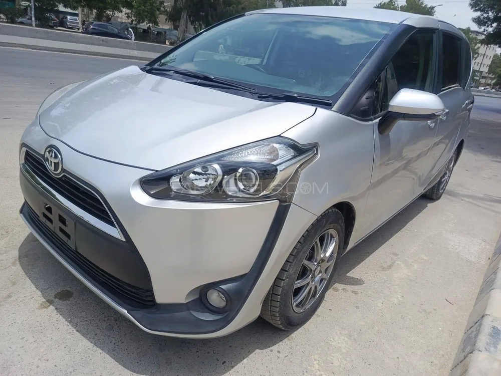 Toyota Sienta 2018 for Sale in Karachi Image-1