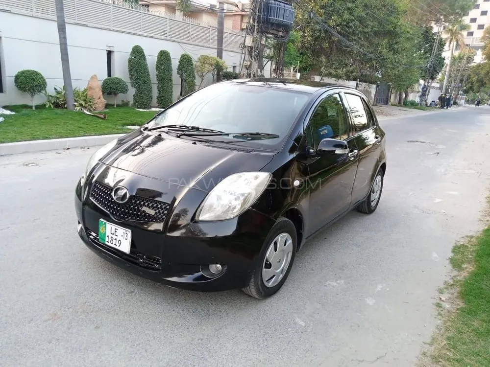 Toyota Vitz 2007 for Sale in Lahore Image-1