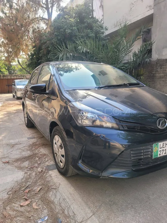 Toyota Vitz 2015 for Sale in Lahore Image-1