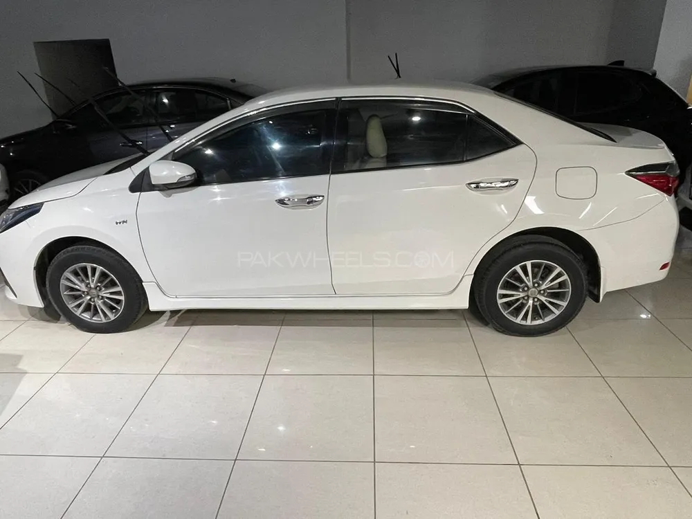Toyota Corolla 2015 for Sale in Karachi Image-1