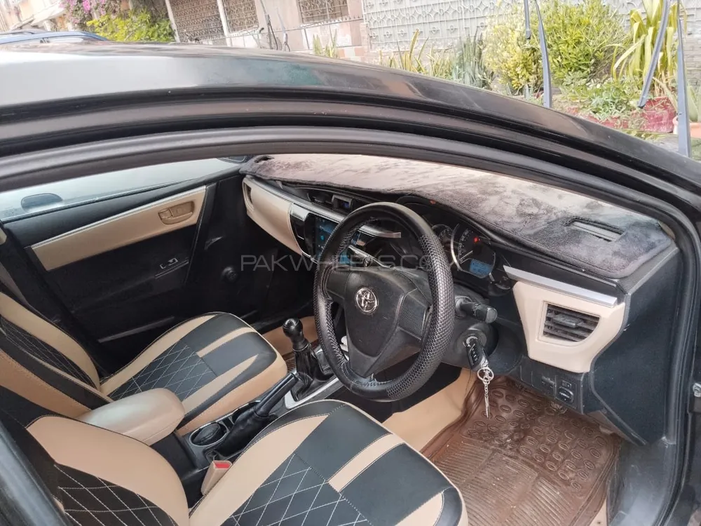 Toyota Corolla 2016 for Sale in Karachi Image-1