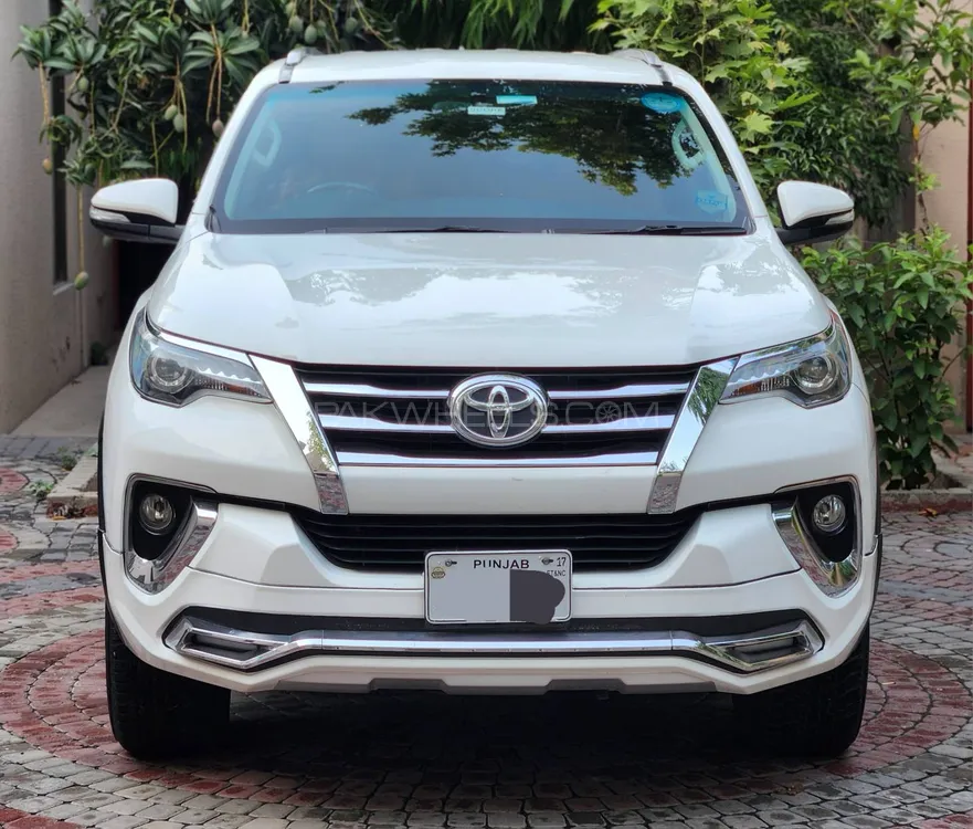 Toyota Fortuner 2017 for Sale in Lahore Image-1
