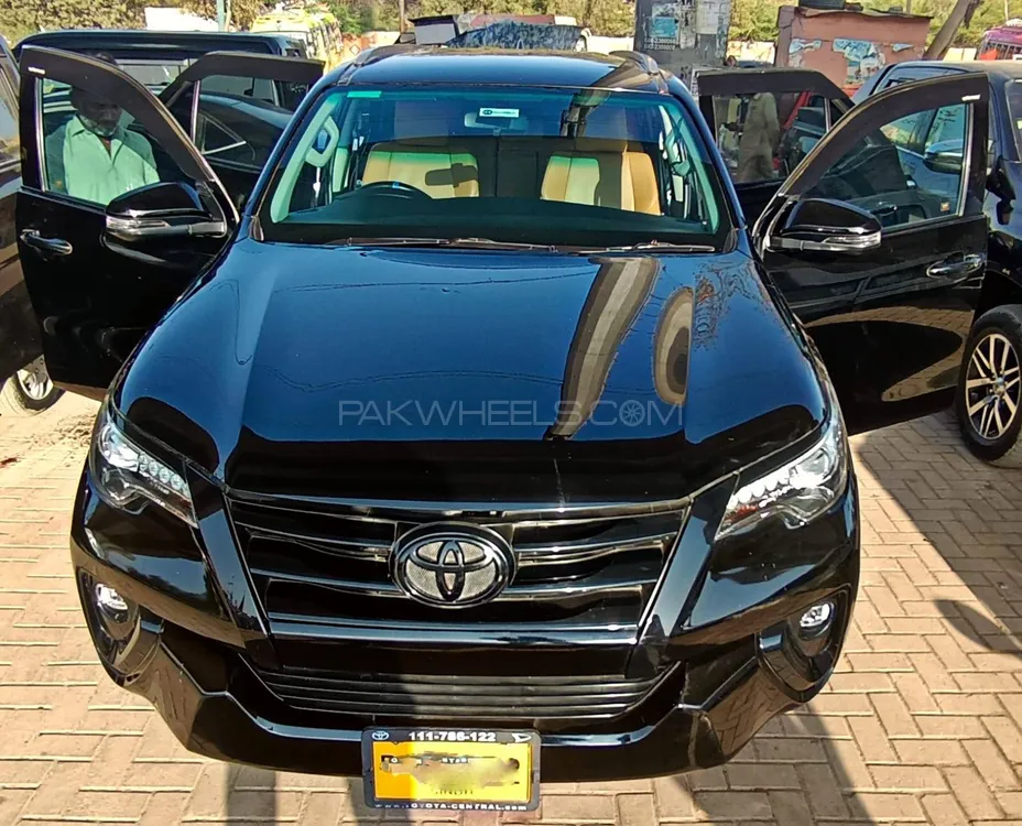 Toyota Fortuner 2020 for Sale in Karachi Image-1