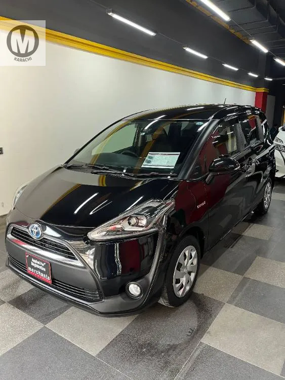 Toyota Sienta 2018 for Sale in Karachi Image-1