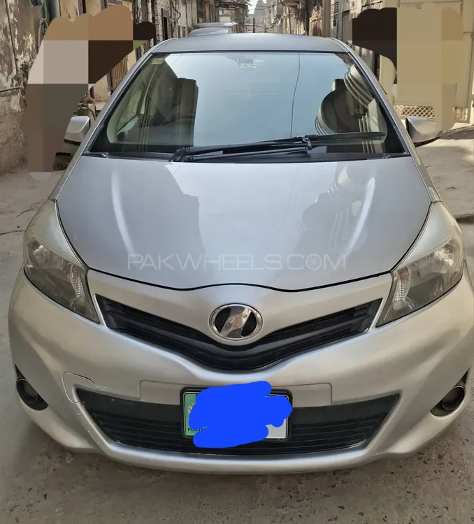 Toyota Vitz 2011 for Sale in Bhalwal Image-1